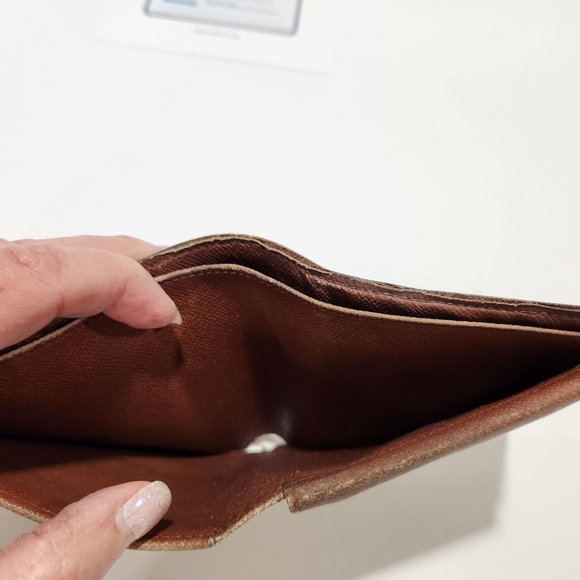 Louis Vuitton monogram bifold wallet with COA - Picture 7 of 8